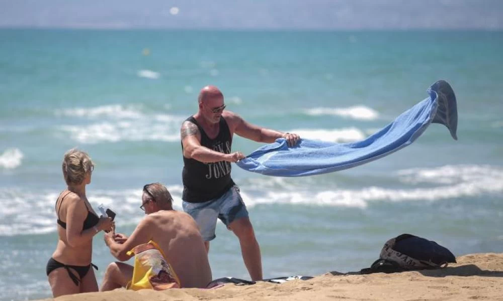Στην Αθήνα για διακοπές 2 στους 3 Έλληνες λόγω...αφραγκίας